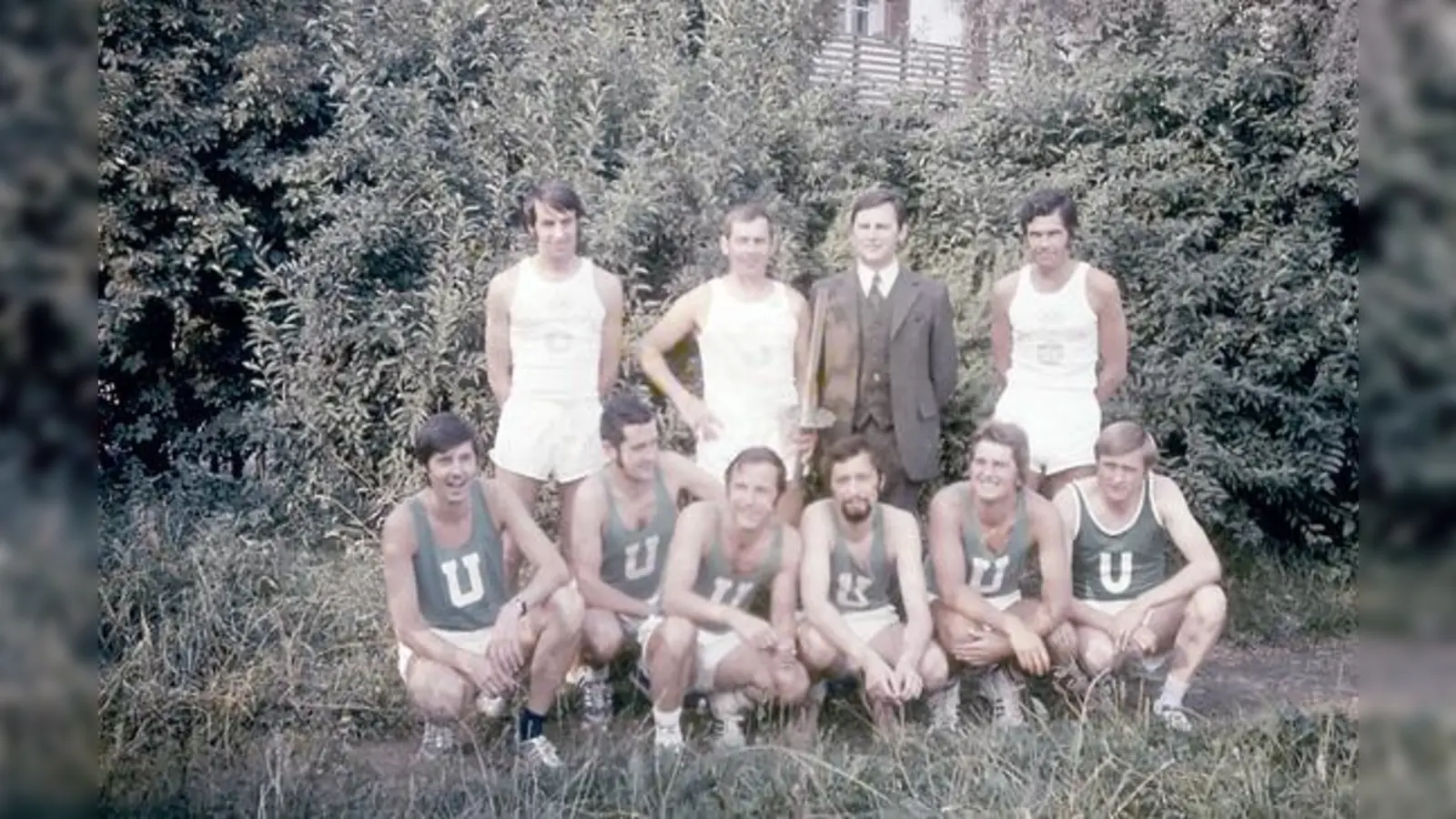 Fackelträger und Läufer: unter ihnen der künftige Bürgermeister Erwin Knapek (3. v. l.).  (Foto: Privat)