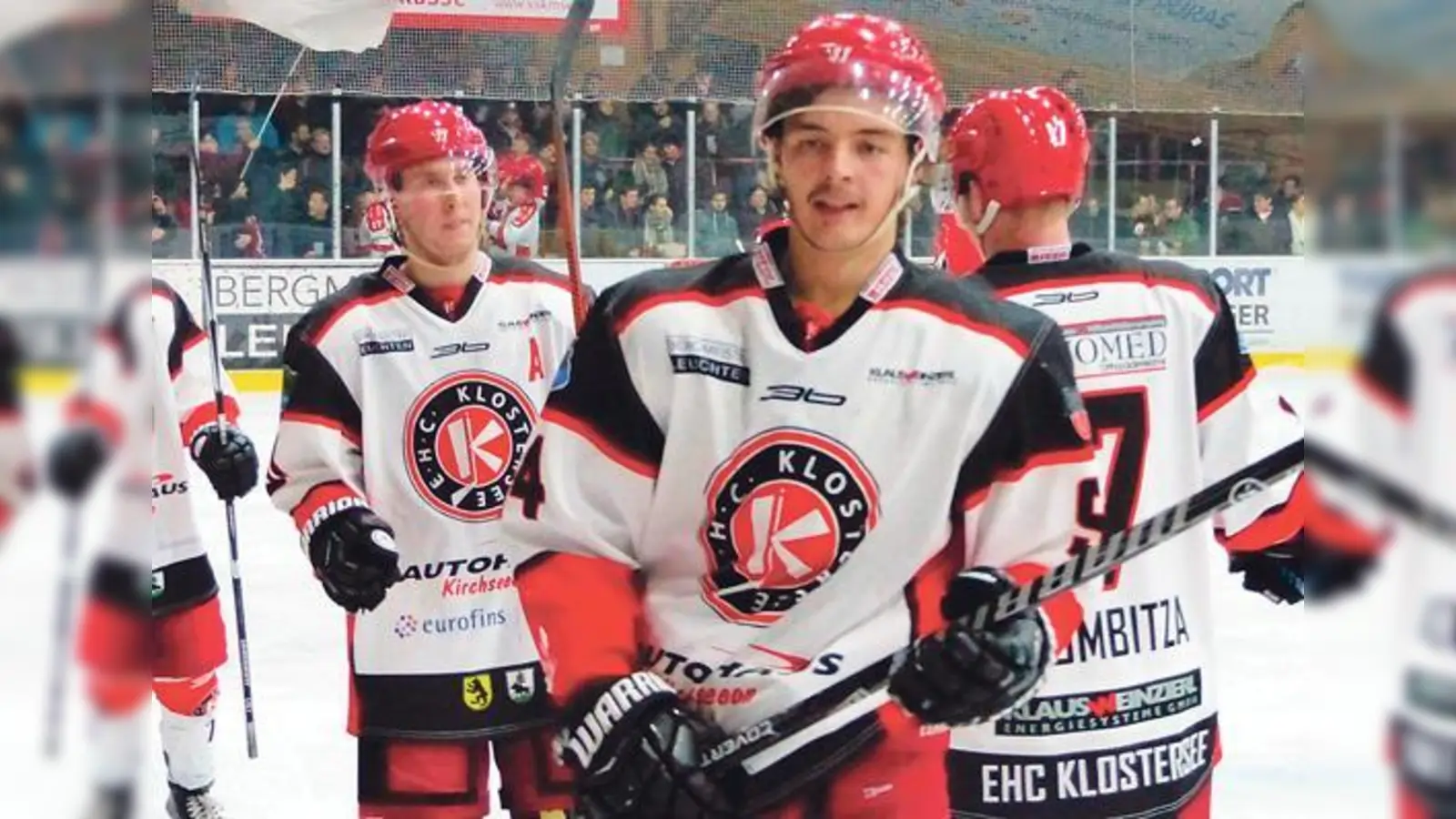 Raphael Kaefer (Mitte) und Philipp Quinlan (links dahinter) steuerten zum 10:1-Auswärtssieg in Berchtesgaden zusammen fünf Tore bei.	 (Foto: smg / CU)