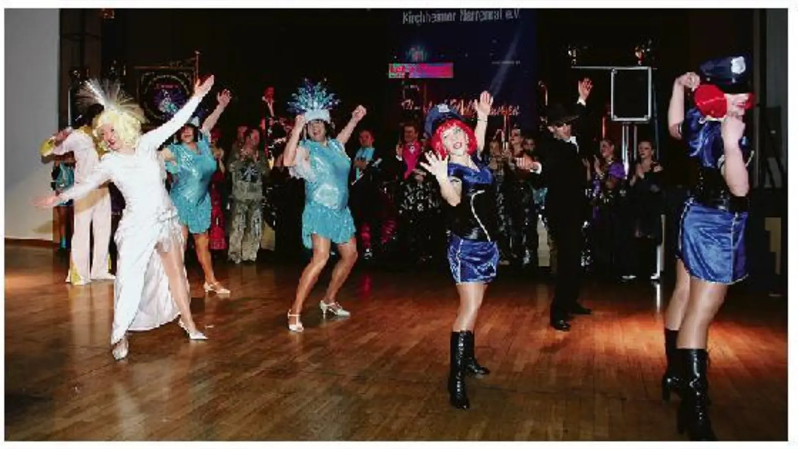 Die Garden der »Kirnarra« drehen zum großen Faschingsfinale in den kommenden Tagen mit ihrem Showprogramm noch einmal richtig auf, bevor die gekrönten Häupter beim Kehraus traditionell »beerdigt« werden. 	 (Foto: Kirnarra)