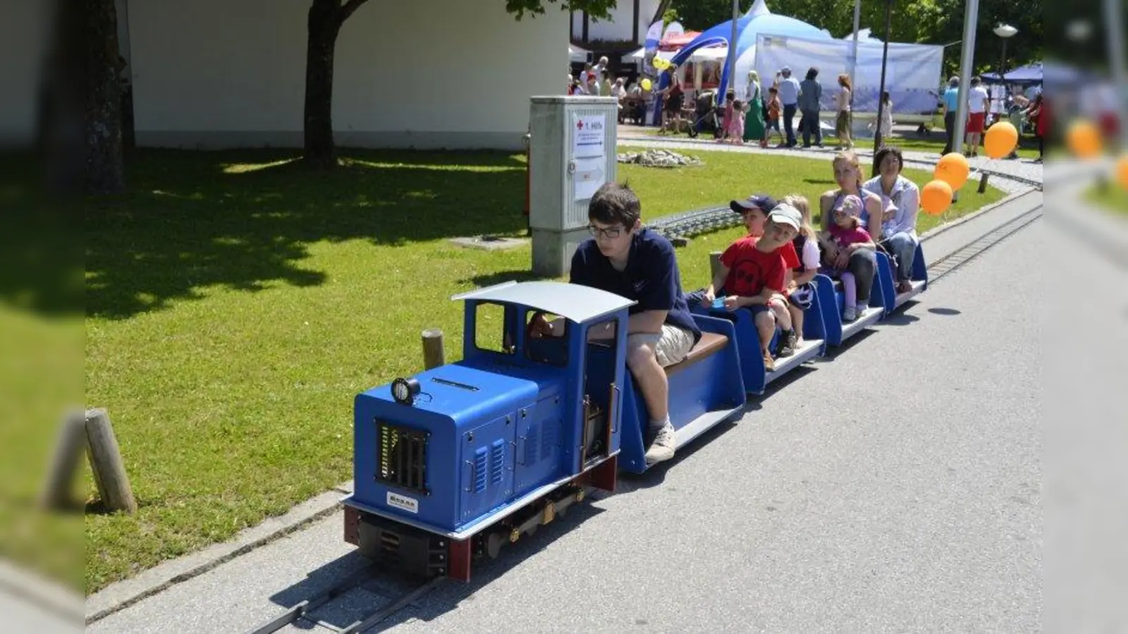Ein Riesen-Spaß für die Kleinen: Eine Fahrt mit der Peißenberger „Bockerlbahn“. (Foto: mka)