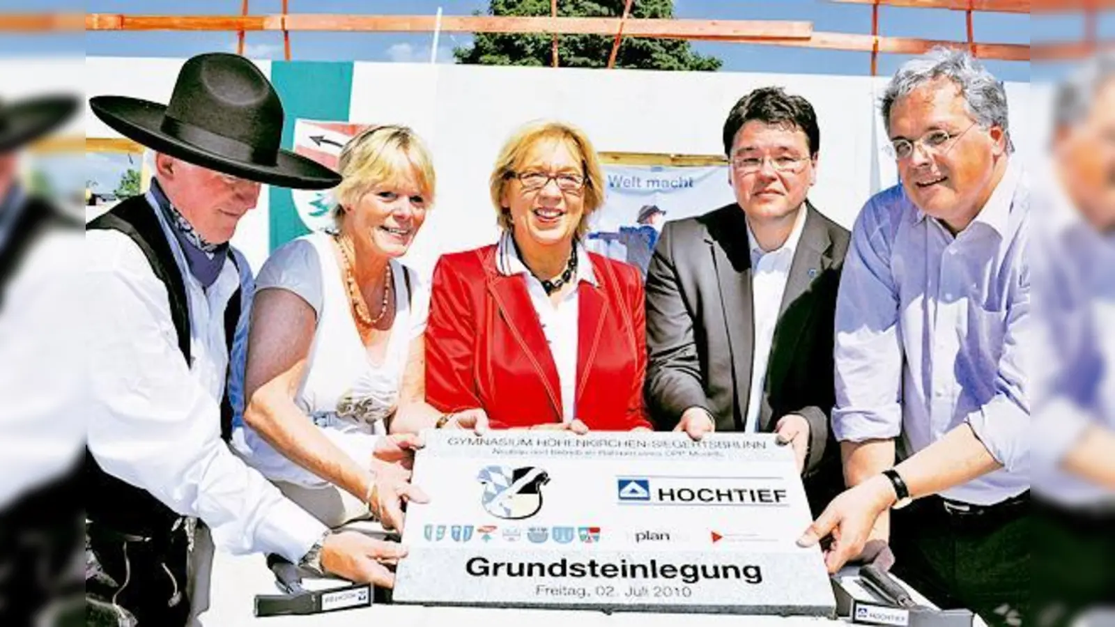 Polier Kurt Braun, Bürgermeisterin Ursula Mayer, Landrätin Johanna Rumschöttel, Zweckverbandsvorsitzender Thomas Loderer und Regierungspräsident Christoph Hillenbrand (v. l.).   (Foto: Schwarz-Mehrens)