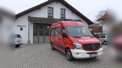 Der neue Mannschaftstransportwagen kann sechs Personen und eine ganze Menge an Material aufnehmen. (Foto: Gemeinde Gauting)