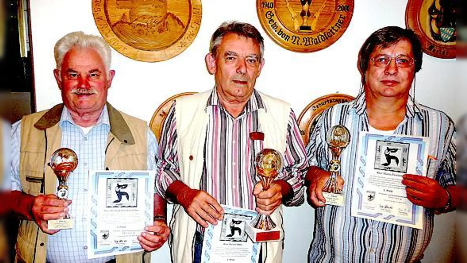 Rainer Otto (Mitte) siegte vor Mario Torriani (r.). Auf Platz drei landete Herbert Frankenreiter.	 (Foto: Peter Fleischer)