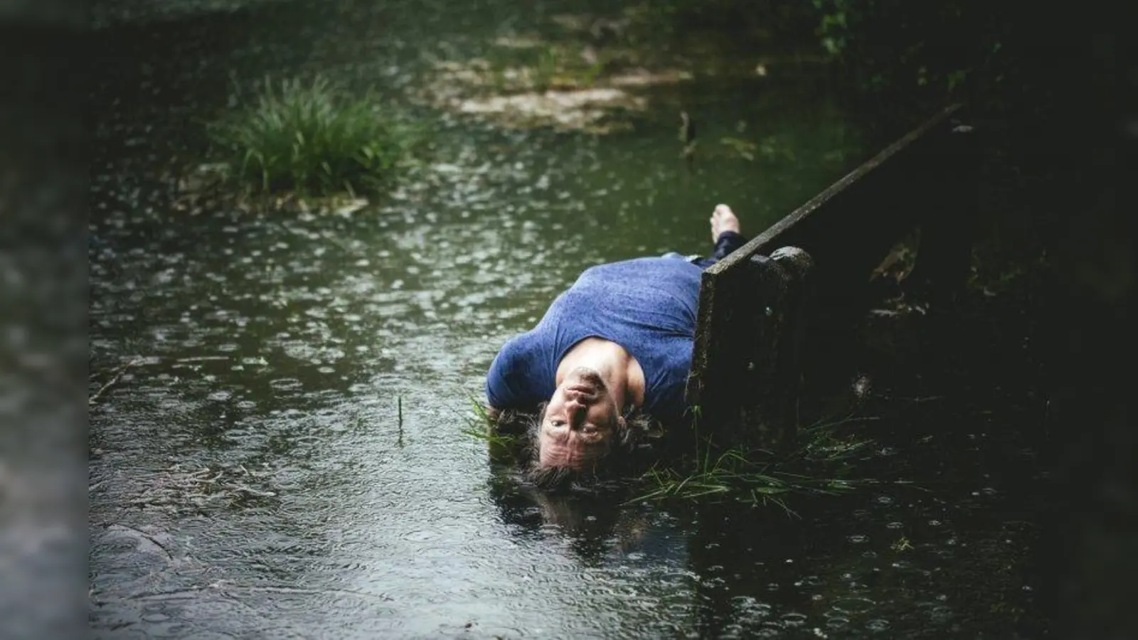 Jochen Strodthoff probt den Untergang. (Foto: Florian Bachmeier)