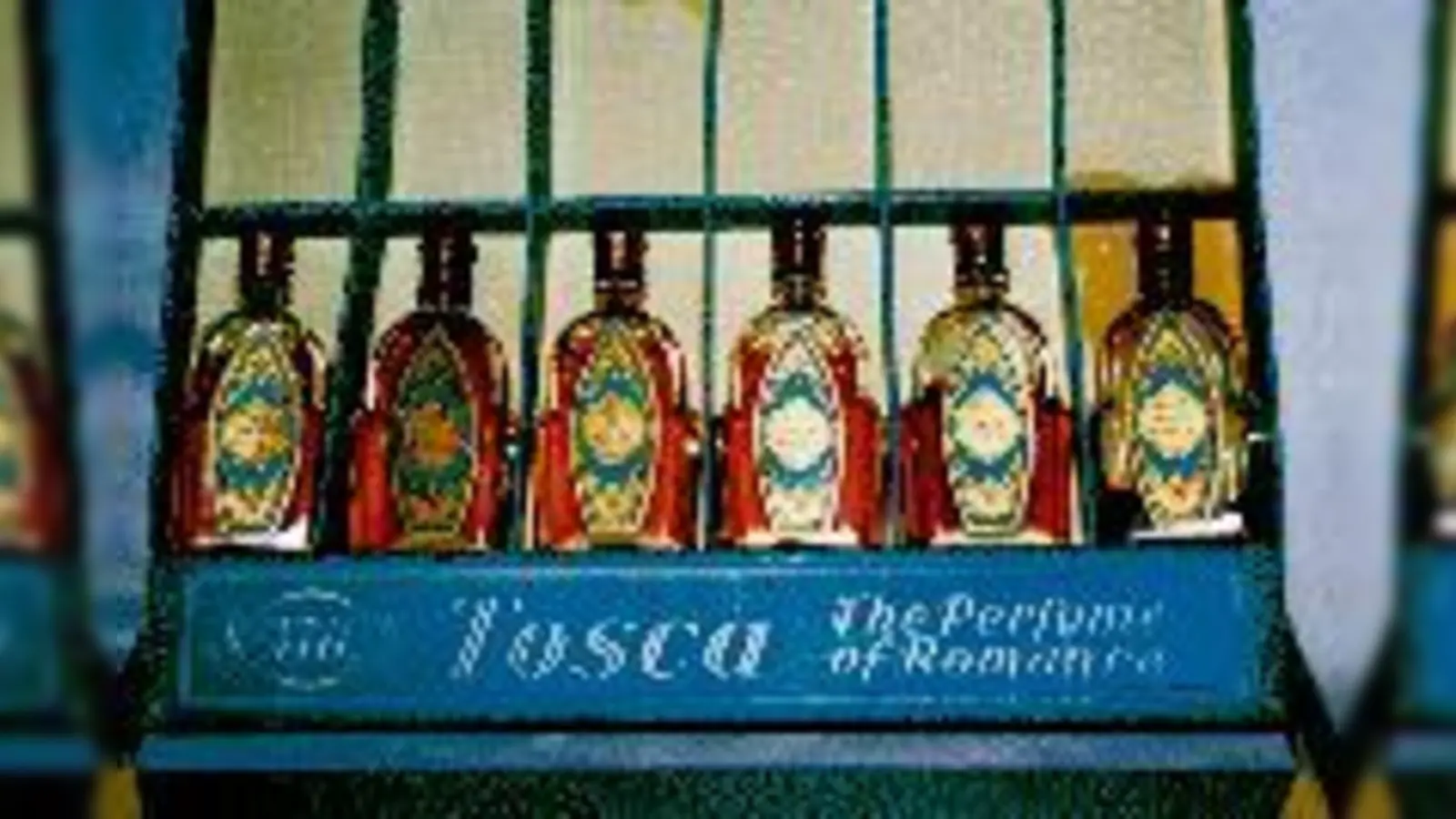 Je älter, desto schöner: Parfum-Flacons aus Großmutters Zeiten sind unter Sammlern der Hit. (Foto: Privat)