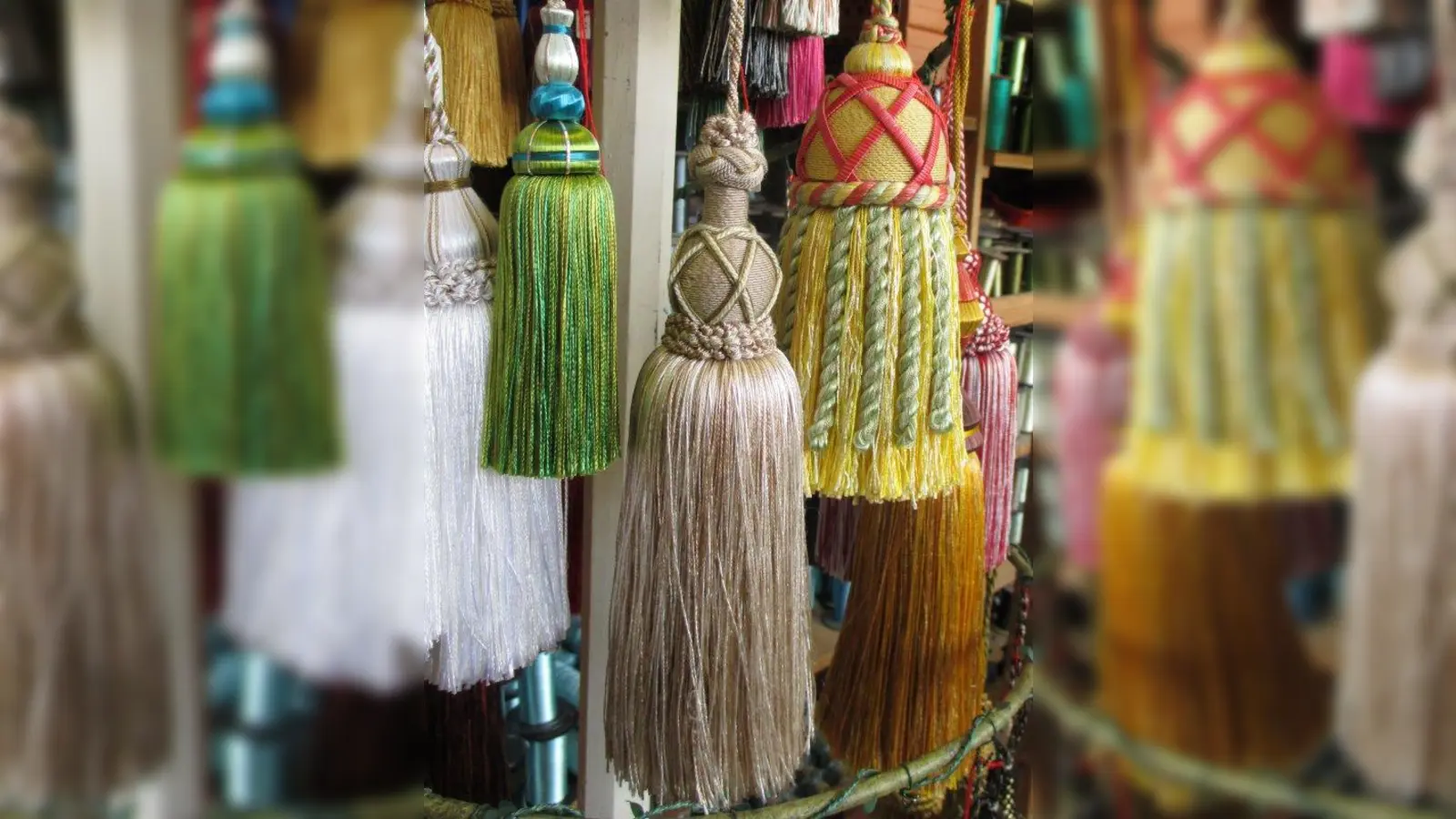 Außergewöhnliches aus der Münchner Posamentenmanufaktur von Tobias Gattermann. (Foto: pi)