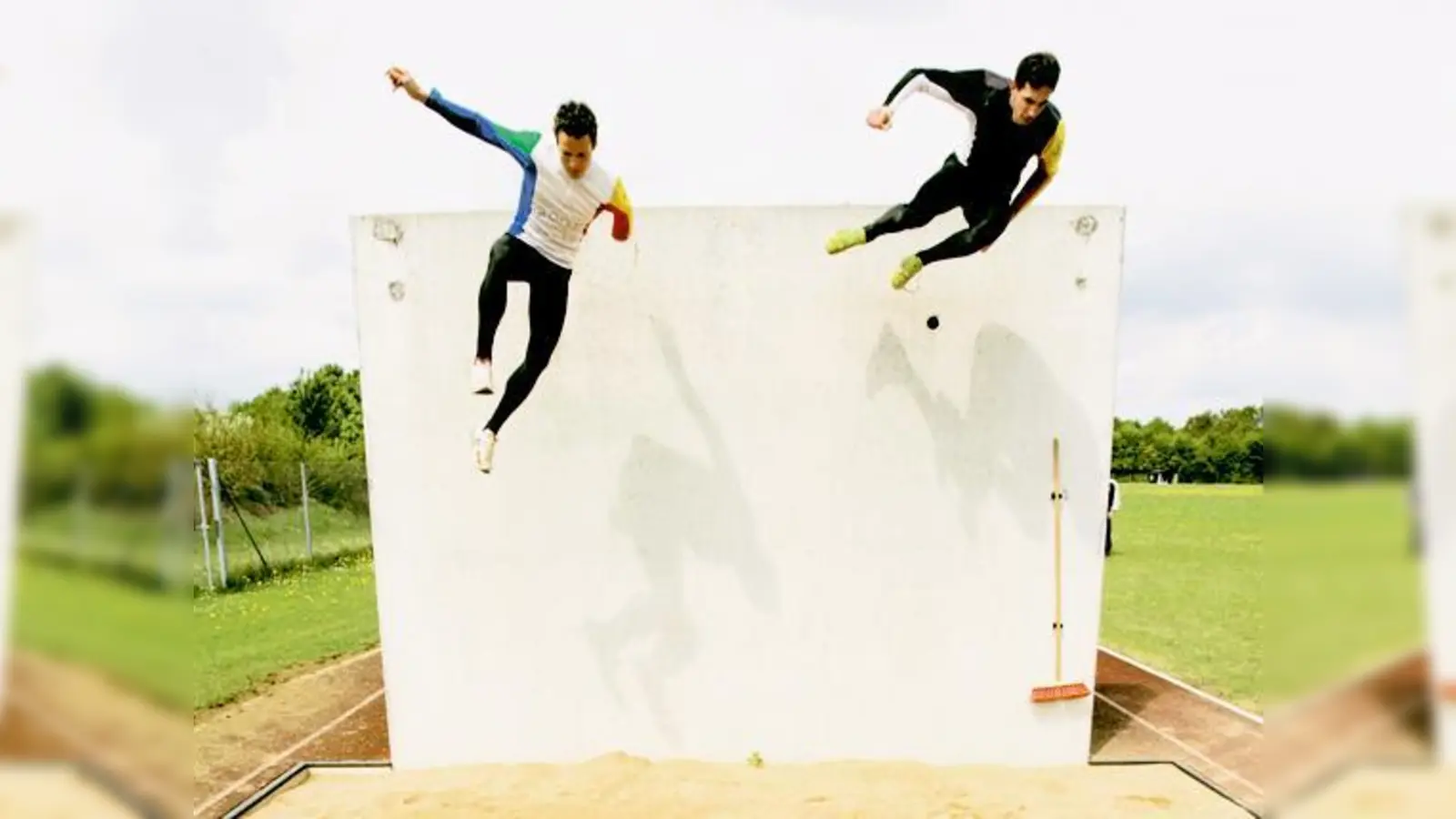 Spektakuläre Disziplinen bietet der Militärische Fünfkampf, zum Beispiel den Hindernisbahnlauf und das Hindernisschwimmen. (Foto: BW-Uni)