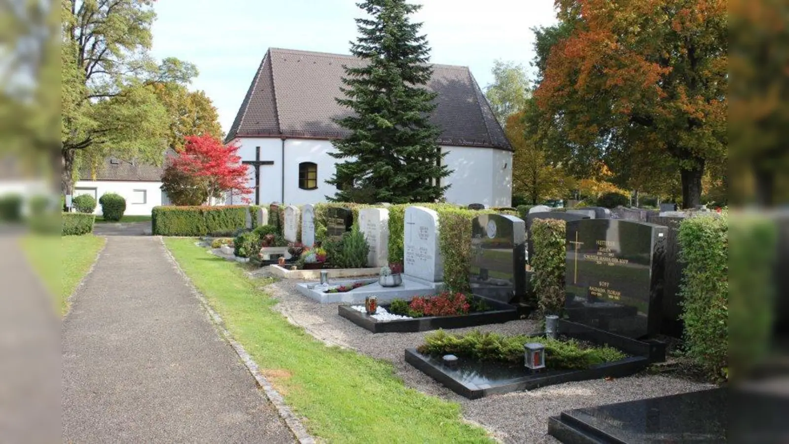 Seit 1956 besteht der Karlsfelder Friedhof. (Foto: sb)