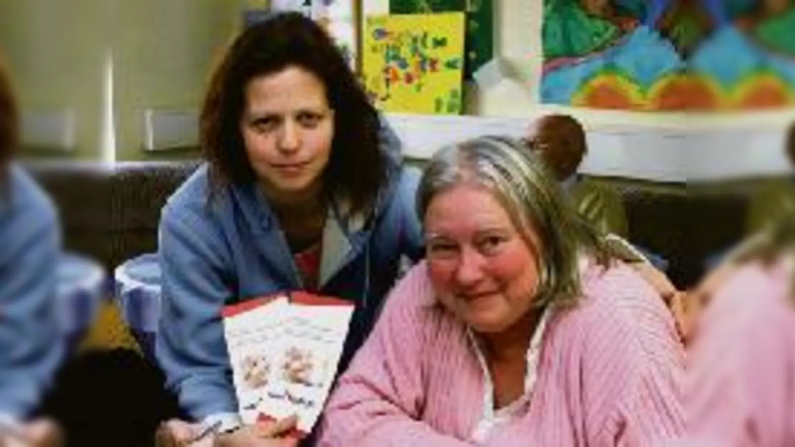 Monika Stutz (rechts) zieht im Februar in die Wohngemeinschaft in der Messestadt Riem, hier mit Vereinsmitglied Sonja  (Brandtner.Foto: ko)