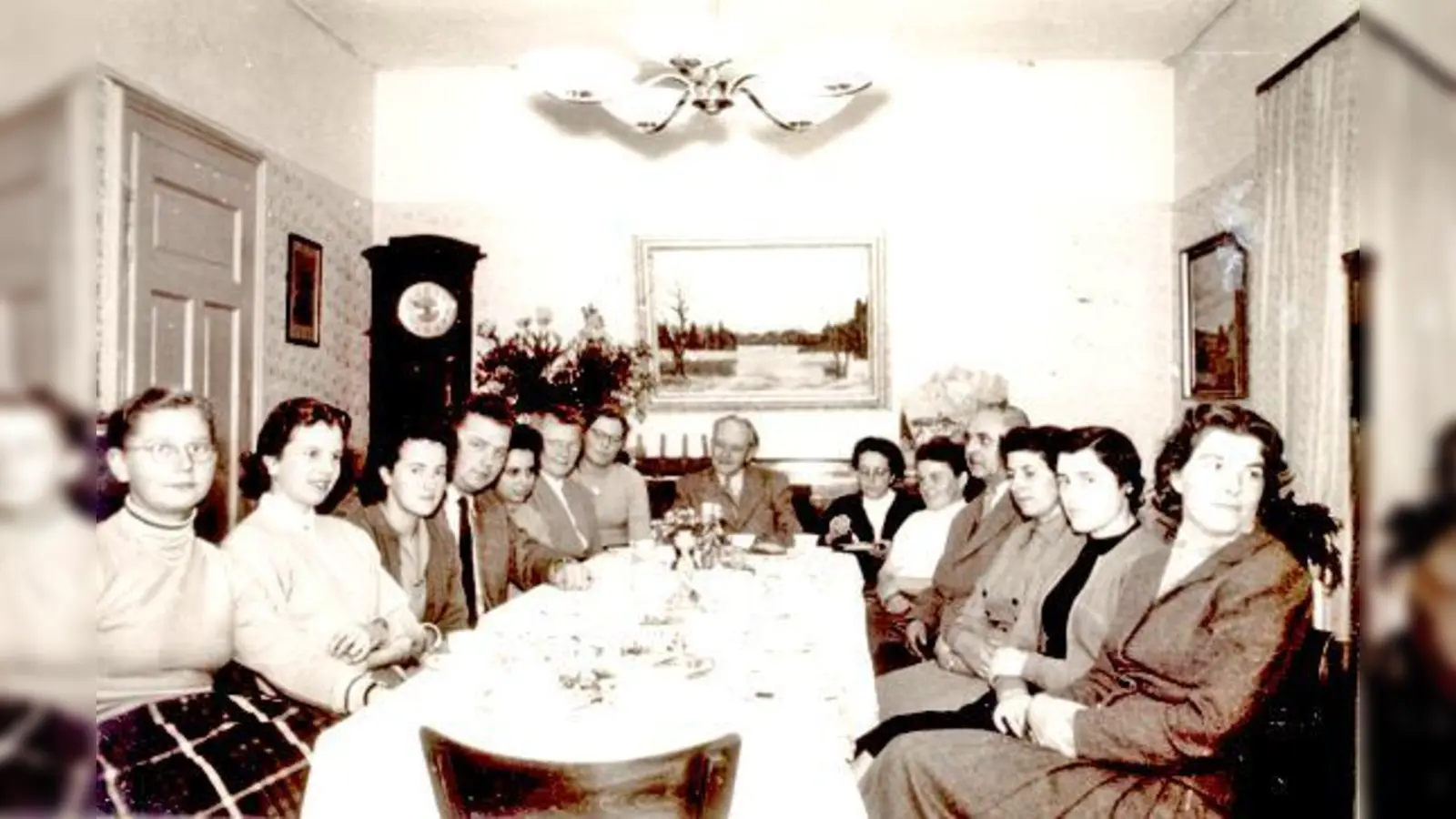 Gesellig ging es schon in den Anfangszeiten des Chors zu, wie ein Foto aus den 50er-Jahren zeigt.	 (Foto: St. Paulus Archiv)