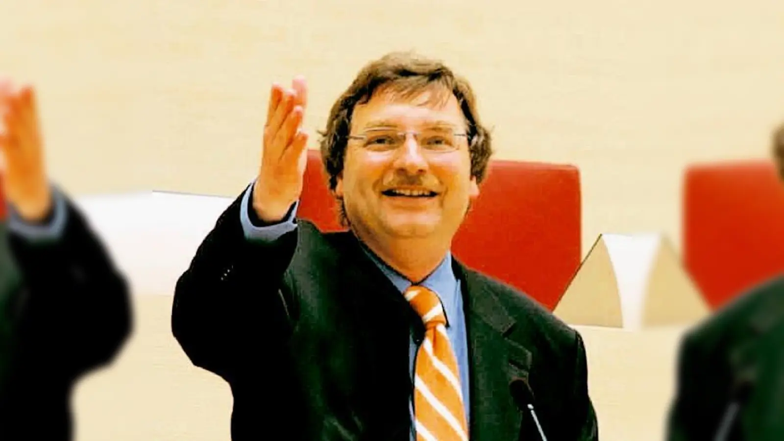 Hält das »S« für »sozial« im Namen seiner Partei hoch: Der CSU-Landtagsabgeordnete Joachim Unterländer.	 (Foto: VA)