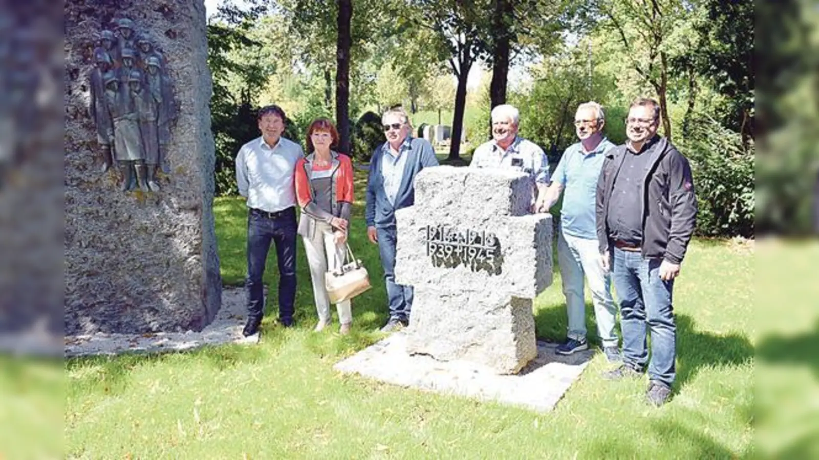 Das Poinger Kriegerdenkmal steht nun auf dem Gemeindefriedhof am Endbachweg.	 (Foto: Gemeinde Poing)