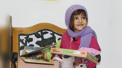 Die gefüllten Geschenkkartons werden an Kinder in verschiedenen Ländern Osteuropas verteilt. Die Pakete aus Oberbayern gehen heuer nach Serbien. (Foto: ADRA Deutschland )