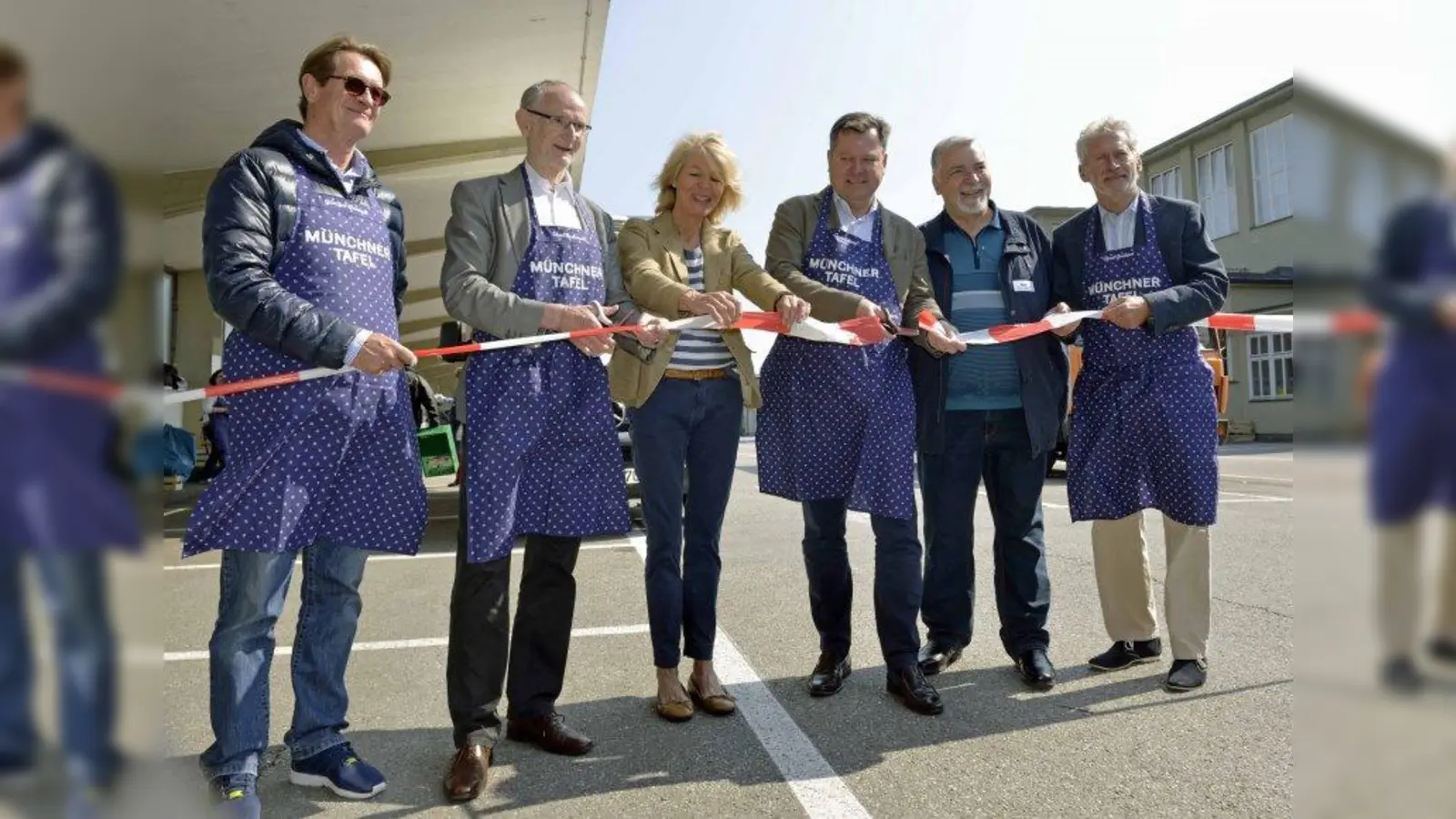 Günther Warchola, Alex Markwardt, Hannelore Kiethe, Josef Schmid, Peter Poertzel und Paul Breitner (v.l.) bei der Einweihung der neuen Verteilstelle an der Großmarkthalle. (Foto: ©Siegfried Kellerer)