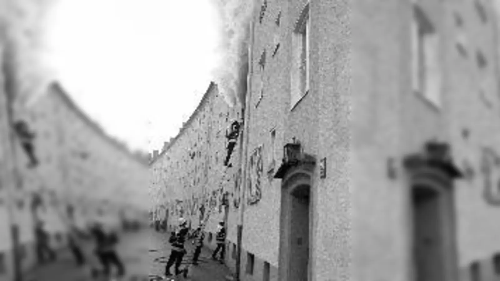 Das Feuer drohte auf Nachbarwohnungen überzugreifen. (Foto: Feuerwehr)