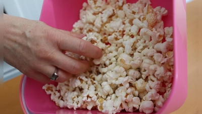 Bei den Filmen von Thomas Wöbke darf schon einmal kräftig ins Popcorn gegriffen werden: Denn Spannung und gute Unterhaltung sind garantiert.  (Foto: mha)