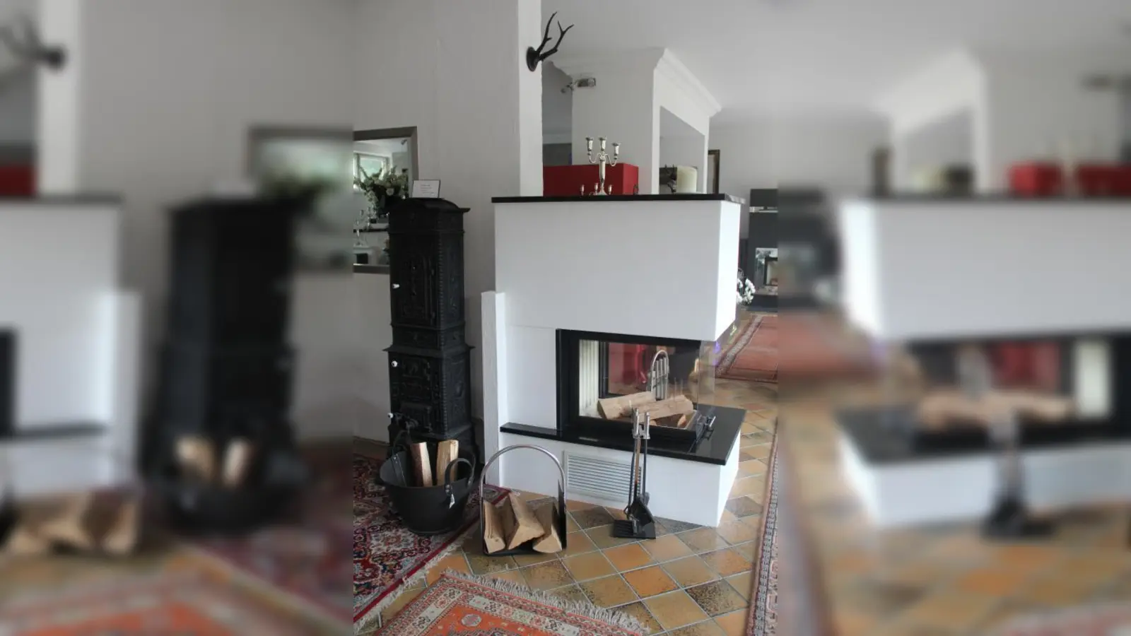 In Mayr's Kamin-Studio werden seit 1975 Heizkamine in verschiedenen Stilformen hergestellt. Die Heizleistung entspricht dabei der eines Kachelofens. (Foto: E.S.)