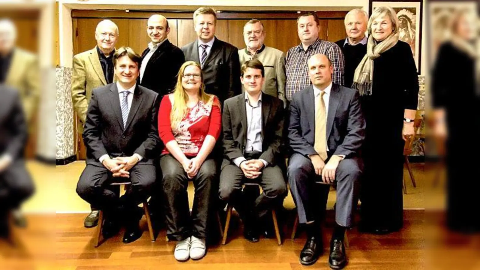 Der neue Vorstand um Fabian Ewald (vorne, Zweiter von rechts).	 (Foto: Thomas Höhler)