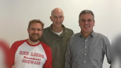 Thomas Mann, Rainer Singvogel und Martin Hillebrand (v. li.) werden auch in den kommenden zwei Jahren die Red Lions leiten.  (Foto: Verein)