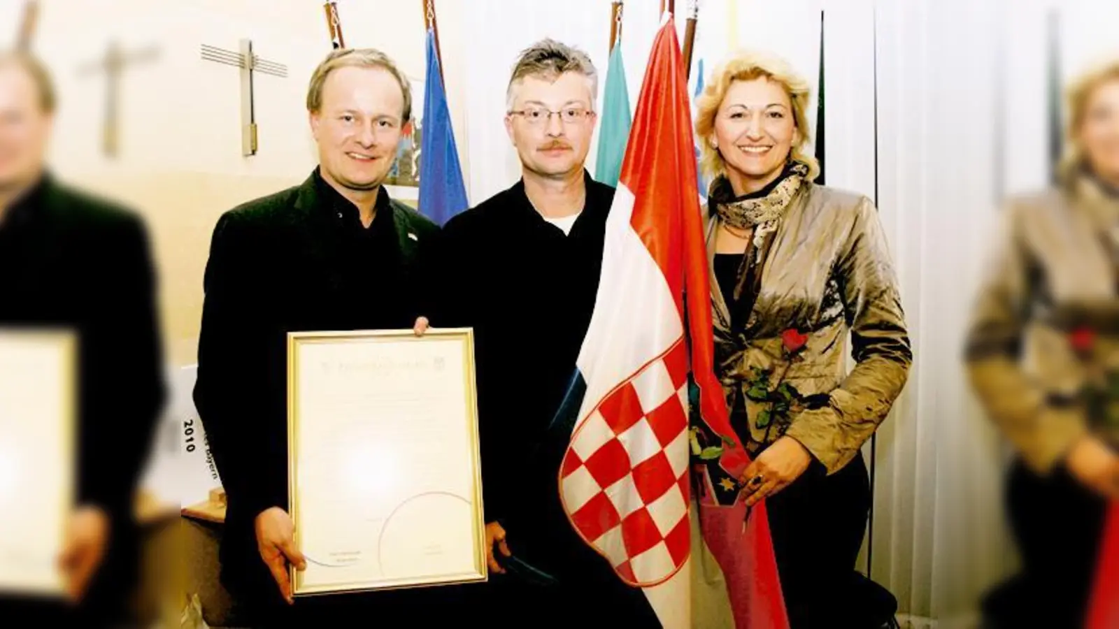 Tragen die Partnerschaft mit Trogir: Bürgermeister Robert Niedergesäß, Michael Baier 1. Vorstand, Slavica Tavra, stellvertretende Vorsitzende.   (Foto: pt)