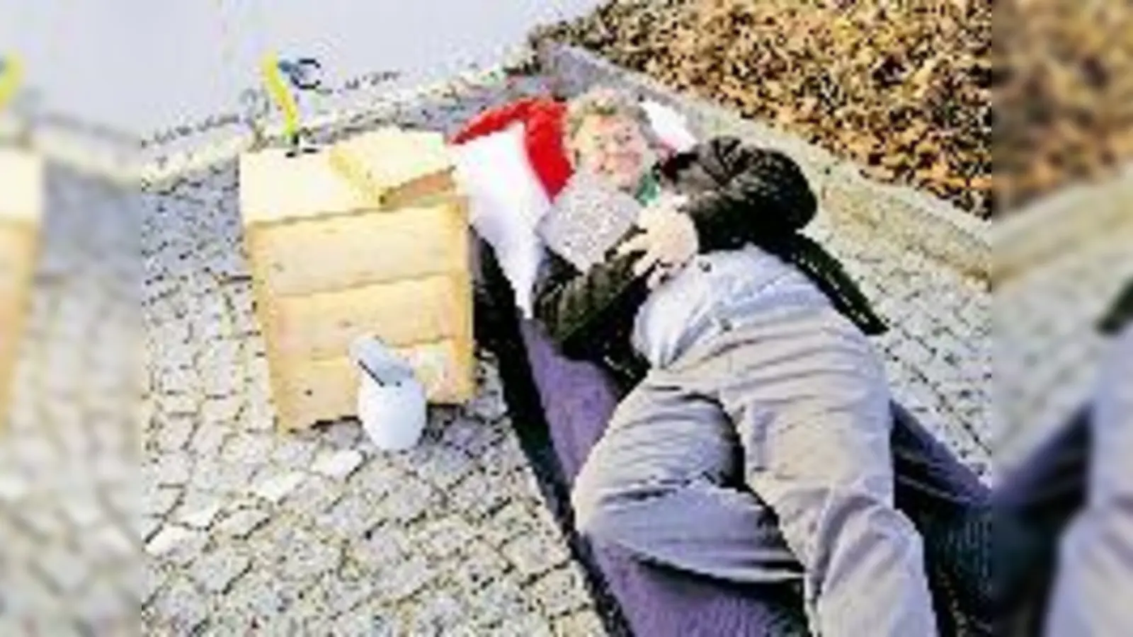 Pater Nobs lag bei der Werbeaktion für den Kirchentag schon einmal Probe.  (Foto: Privat)