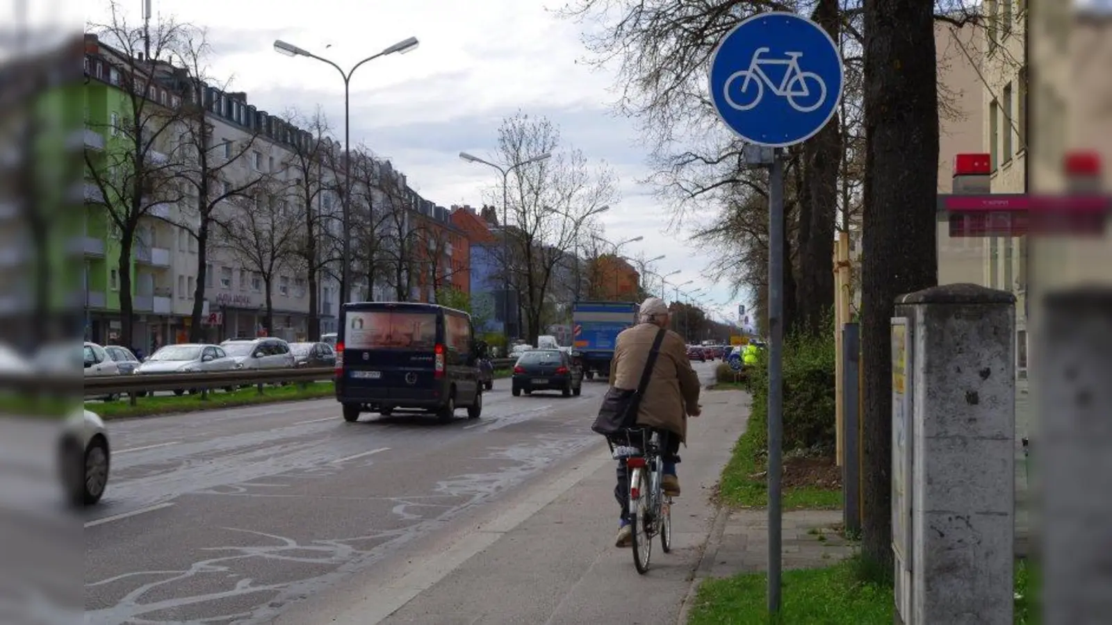 Breitere Radwege entlang der Fürstenrieder Straße fordern die Grünen im Bezirksausschuss Laim (BA 25). Bei der Planung der Tram-Westtangente solle das Fahrradwegkonzept neu betrachtet werden. (Foto: kö)