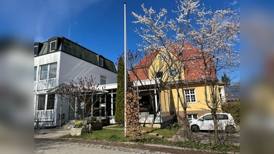 An der Stephanusstraße 8, Eingang Schmidbauerstraße, sind Bürgerhaus und Bücherei jetzt zu finden. (Foto: Sabine Strack)