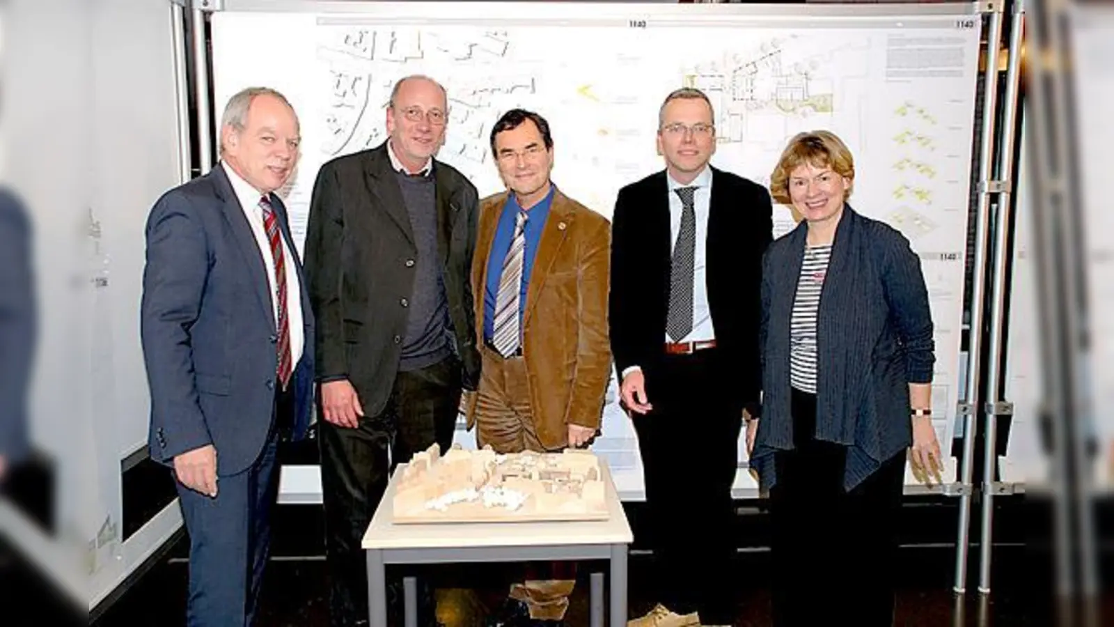 Pläne und Modell des »Projekts Einstein« sind noch bis Freitag zu besichtigen.	 (Foto: MVHS)