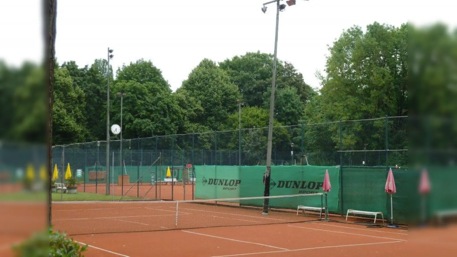 Die Vereinsanlage des Tennisvereins Stadtwerke München befindet sich in der Postillonstraße 3. (Foto: sb)