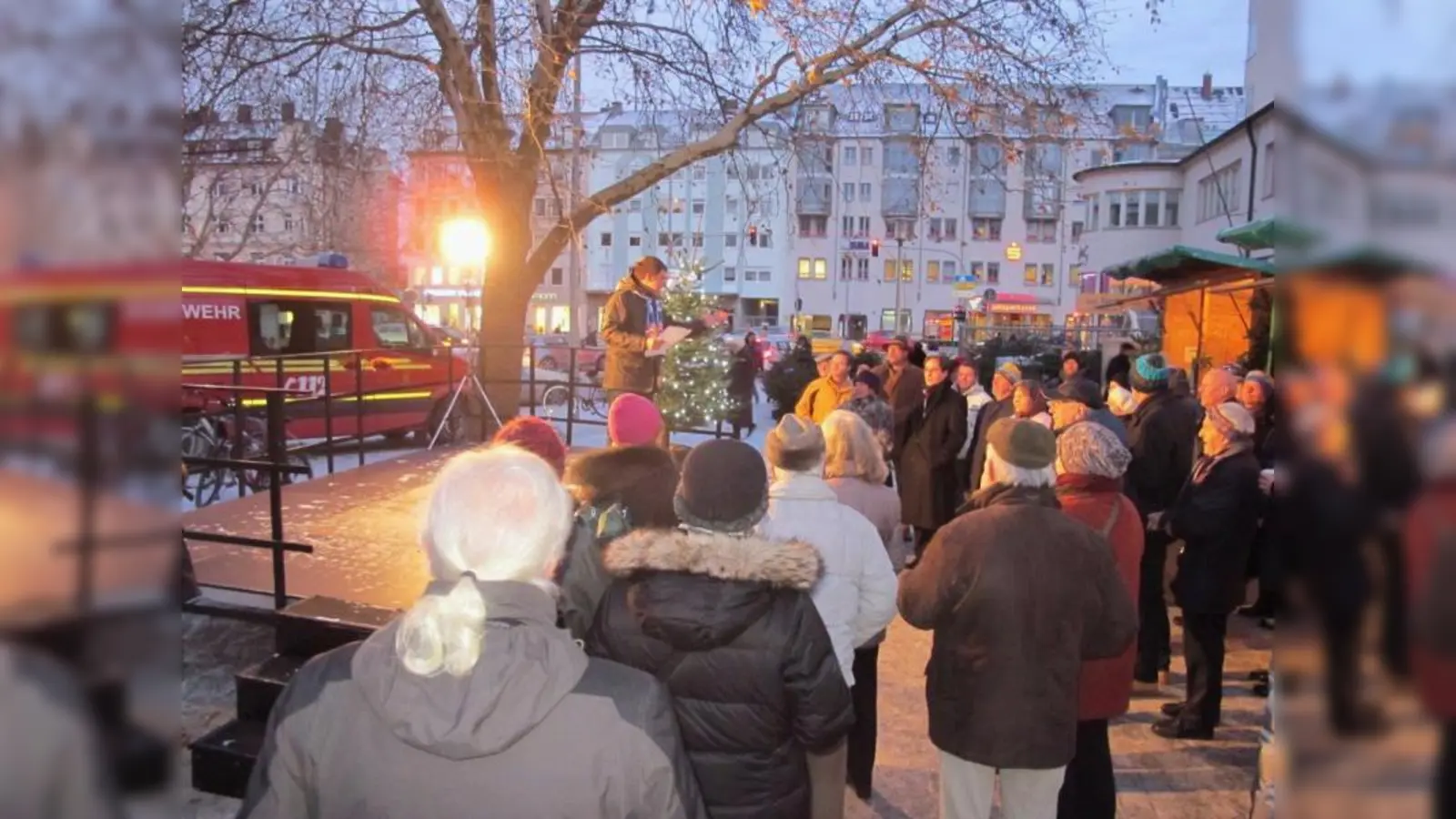 So begann es: Aus dem ersten Weihnachtsmarkt am Harras, den Thomas Niederreiter nun fortführt, beginnt eine Tradition zu werden. Der Harras-Markt bietet mehr adventliche Stimmung als manch ein „Konkurrent” und ist eine Oase auch für Vereine, Kinder und die Nachbarschaft  im Viertel. (Foto: Jan Schumann)
