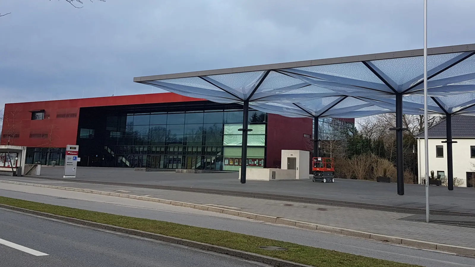 Die Unterföhringer Bürgerversammlung findet im Bürgerhaus statt. (Foto: bas)