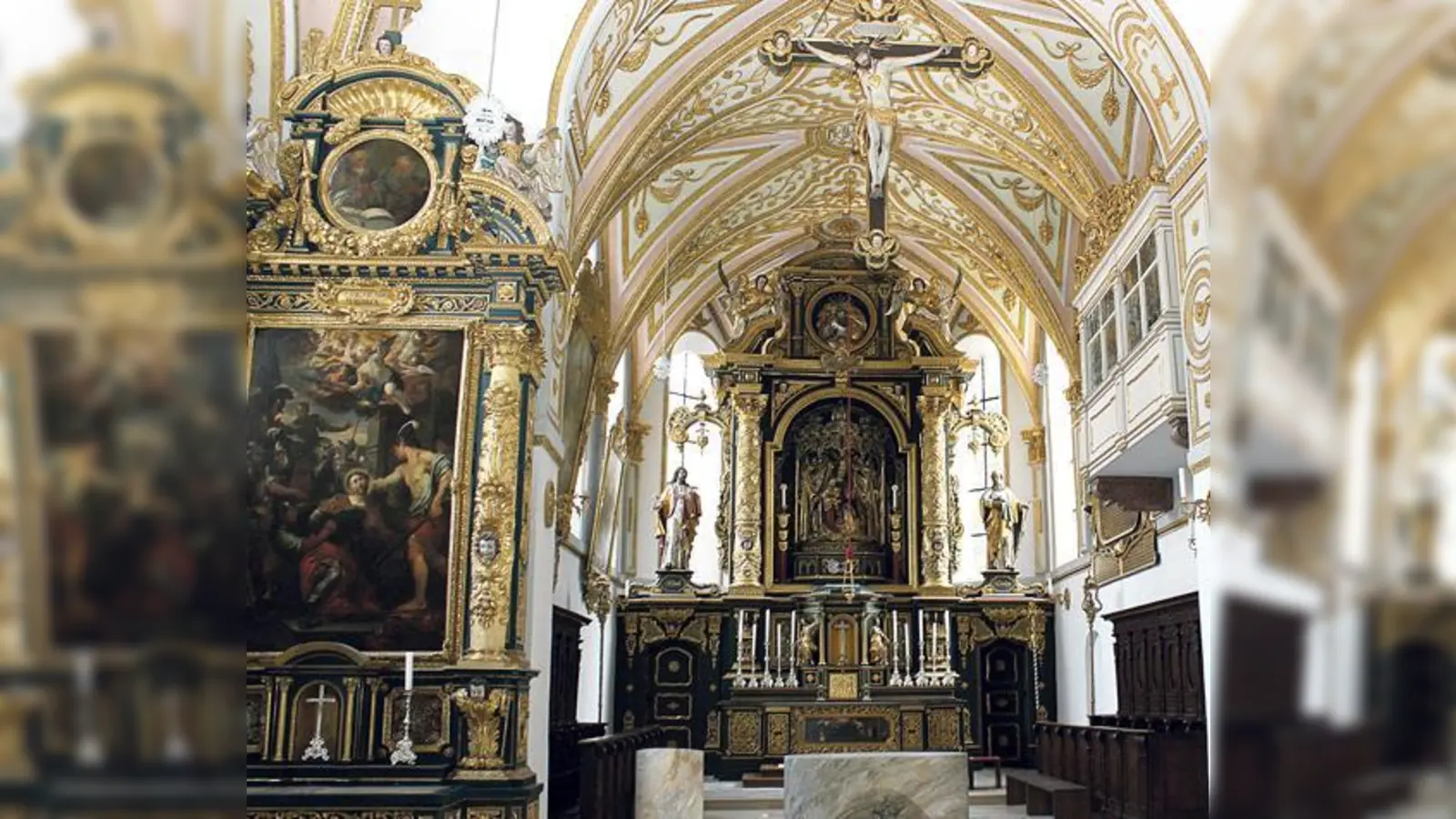 Fast vier Jahre haben die Renovierungsarbeiten in der alten Wallfahrtskirche Maria Ramersdorf gedauert. Pfarrer Harald Wechselberger ist sehr zufrieden mit dem Ergebnis und freut sich auf die Wiedereröffnung an Mariä Himmelfahrt.  (F: bs)