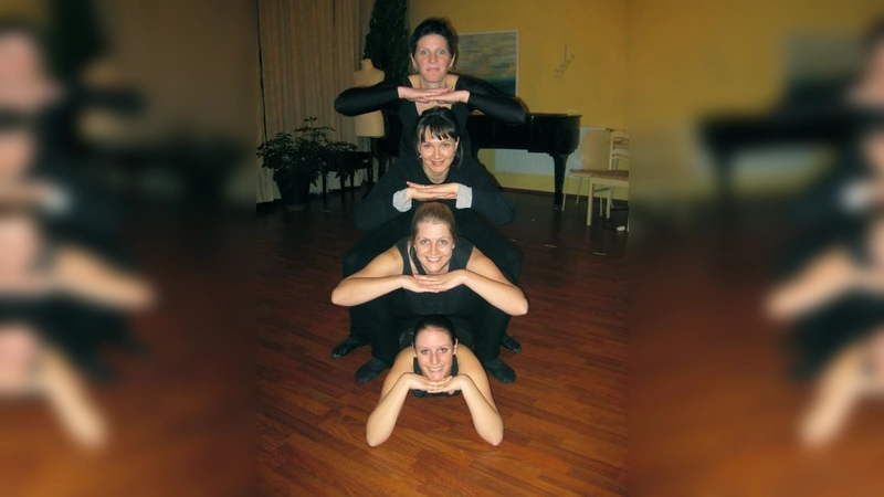 Noch trainieren beim ESV Neuaubing überwiegend Kindergruppen im Ballettbereich, doch die kleine Erwachsenengruppe lädt jetzt zum Probetraining ein. (Foto: Schraft)