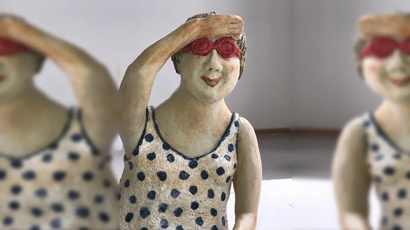 Diese Keramik-Dame der Künstlerin Hilo Fuchs hat – laut Werkstitel – den „Durchblick”.  (Foto: Hilo Fuchs)