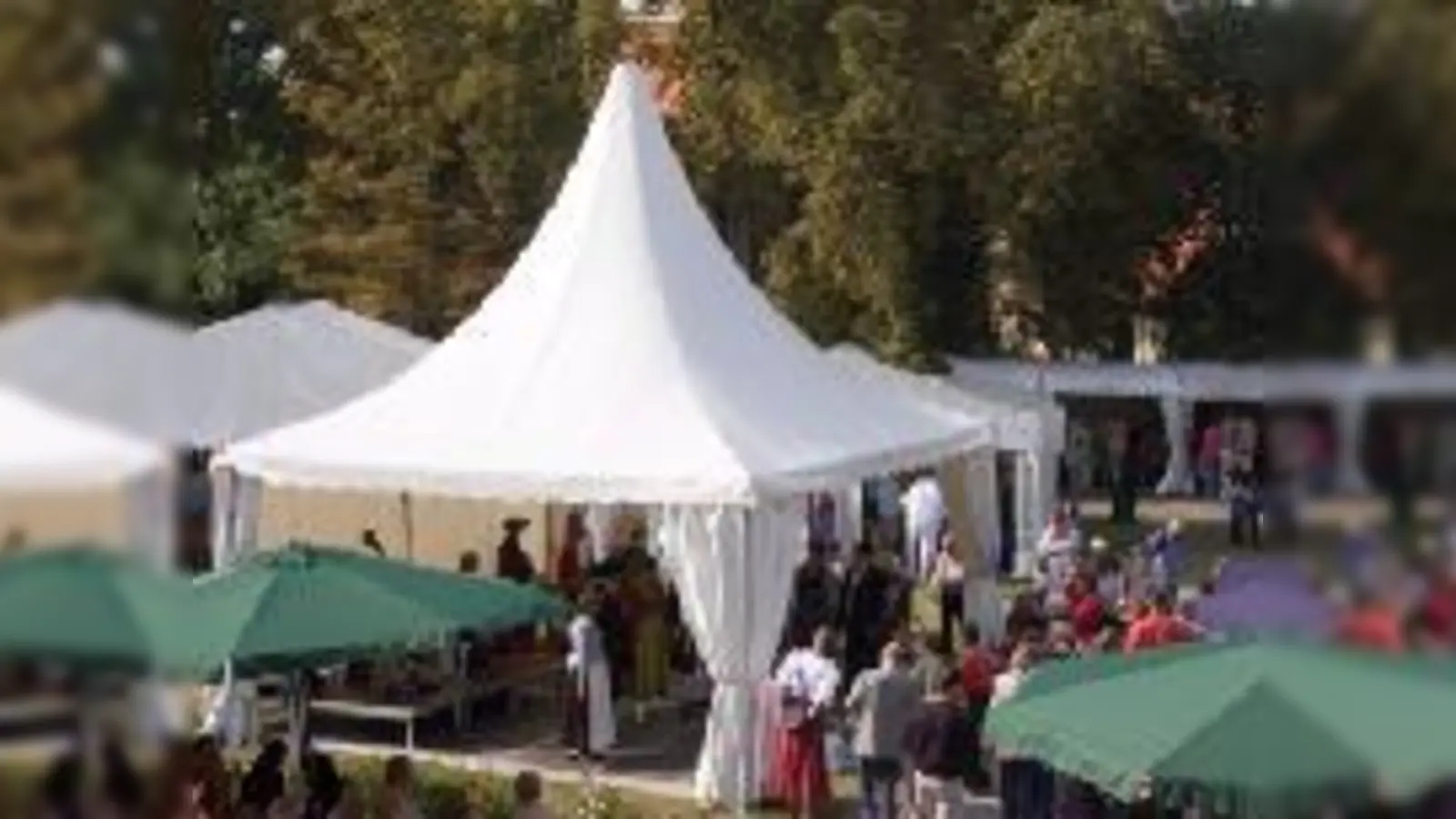 3.000 Besucher waren im vergangenen Jahr auf dem Handwerkermarkt. Heuer hofft die Aktionsgemeinschaft Moosach e.V. wieder auf regen Andrang.  (Foto: VA)