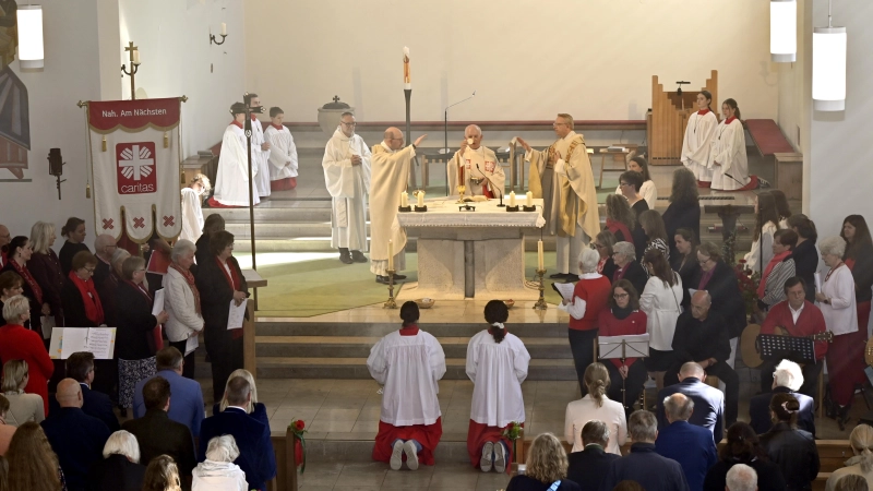 Mit einem festlichen Gottesdienst in St. Peter und einer Feier beging die Caritas im Landkreis Dachau ihr 80-jähriges Jubiläum. (Foto: Caritas)