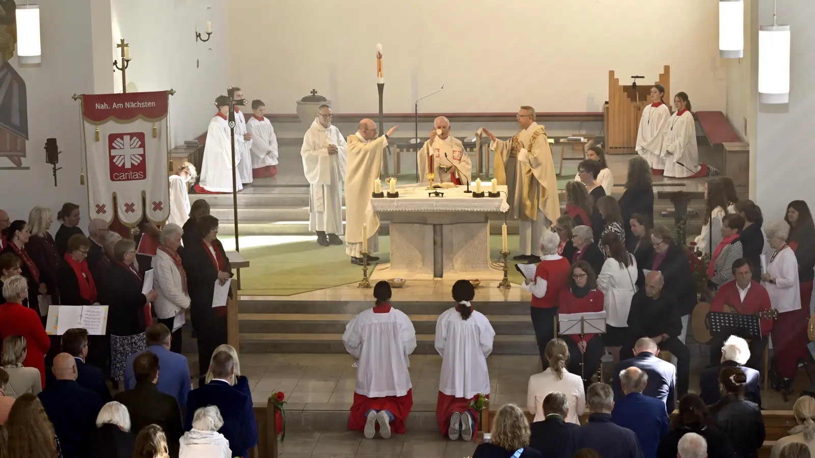 Mit einem festlichen Gottesdienst in St. Peter und einer Feier beging die Caritas im Landkreis Dachau ihr 80-jähriges Jubiläum. (Foto: Caritas)