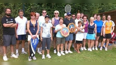 Ein breites Feld kämpfte um die Schleiferl-Ehren. Danach wurde zünftig gefeiert.	 (Foto: VA)