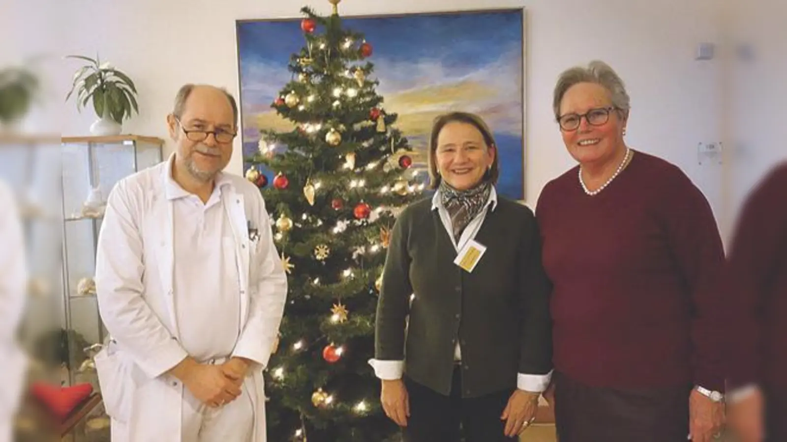 Dr. Hans Pohlmann, Gräfin von Plettenberg, Gräfin zu Münster hoffen auf viele Besucher beim Weihnachtsbasar.  (Foto: hw)