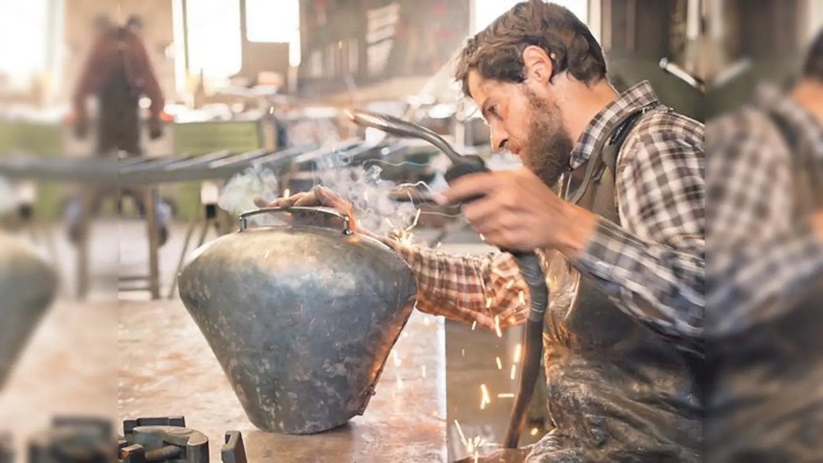 Ausstellung »Einfach. Gut. Leben  Menschen und ihre Geschichten« vom 7. Mai bis 24. Juni 2017 im Markus Wasmeier Freilichtmuseum Schliersee. Auf eindrucksvollen Porträts werden Handwerker, Köche, Künstler und ihre Geschichten gezeigt.  (Foto: Bernhard Huber)