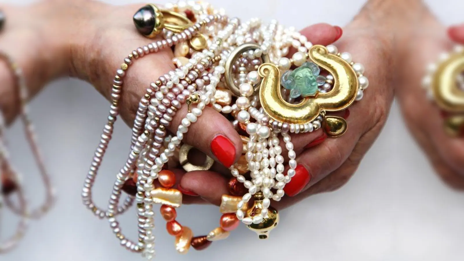 Schmuck und schöne Dinge sind am Wochenende im Zehentstadel zu bewundern. (Foto: pi)