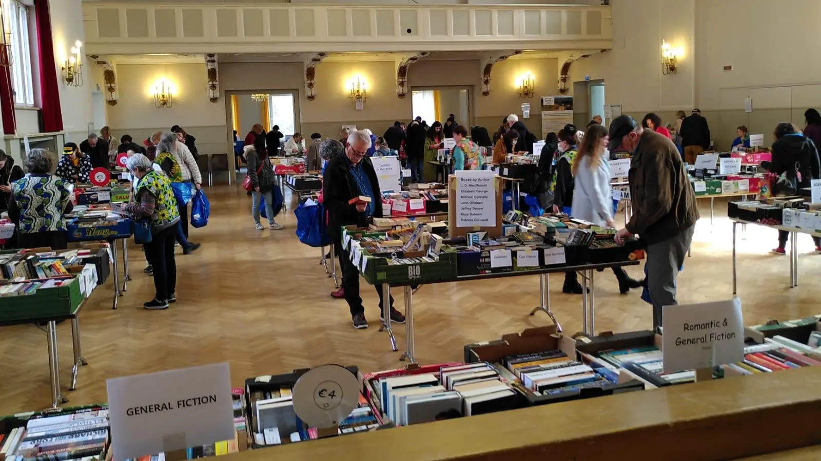 Angeboten werden über 13.000 englischsprachige Bücher sowie um die 1.000 DVDs und CDs. (Foto: privat)