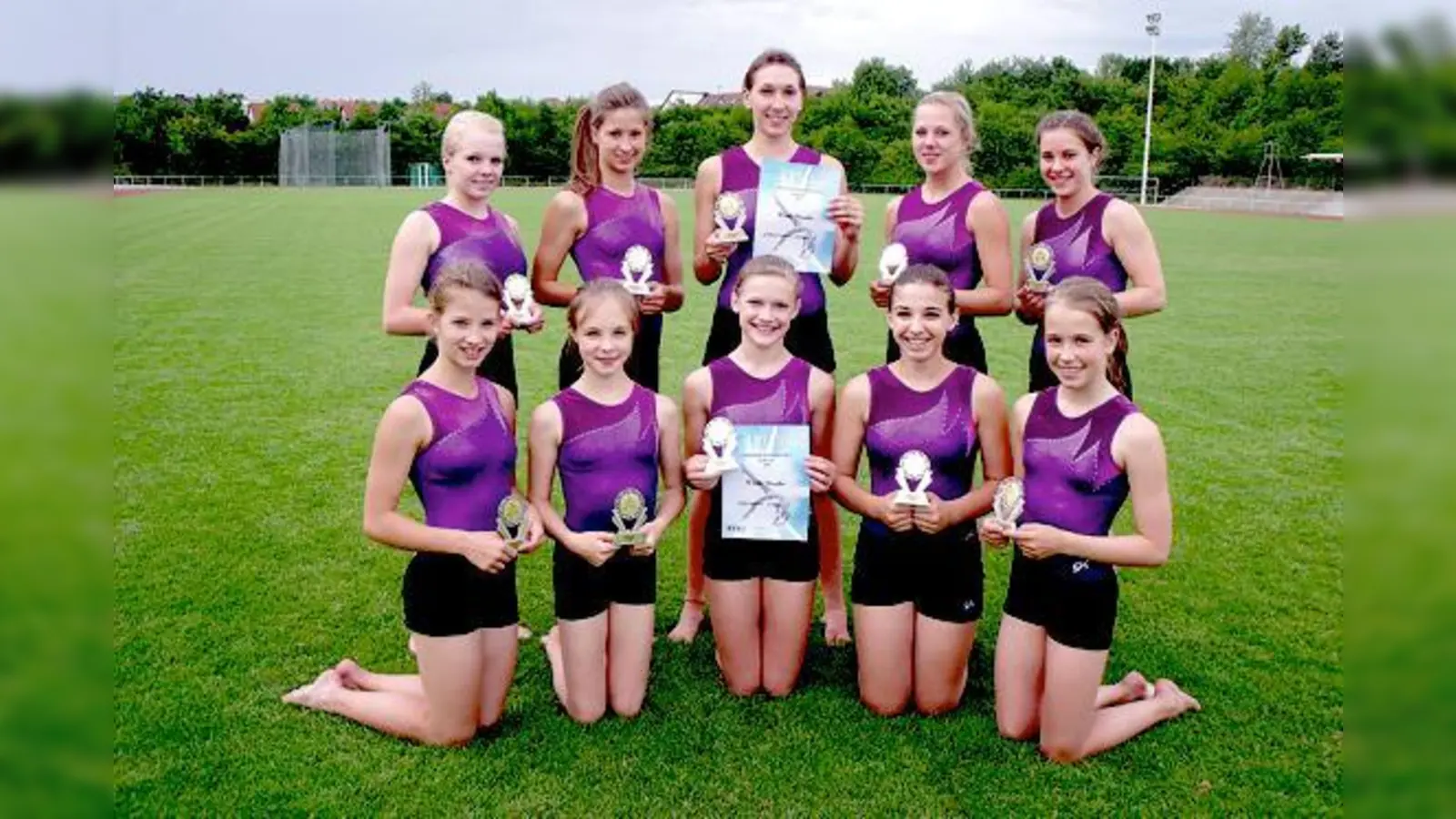 Kerstin, Alexandra, Tina, Michelle, Charlotte (hinten),  Christina, Magdalena, Lea, Defne und Georgia (vorne) freuten sich über ihre Leistung.	 (Foto: Privat)