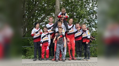 Das BMX-Team Weilheim zum Saisonauftakt der Südbayerischen ADAC BMX-Meisterschaft und der BMX-Race Bayernliga. (Foto: Kott)