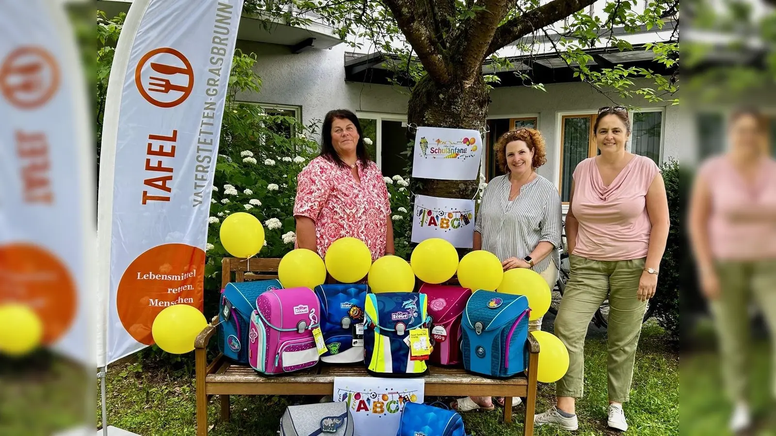Freuten sich die schönen Schulranzen an bedürftige Kinder verteilen zu dürfen: Carmen Ziegler, Maya Riffeser und Sabine Pillau. (Foto: NbH Vaterstetten-Grasbrunn)