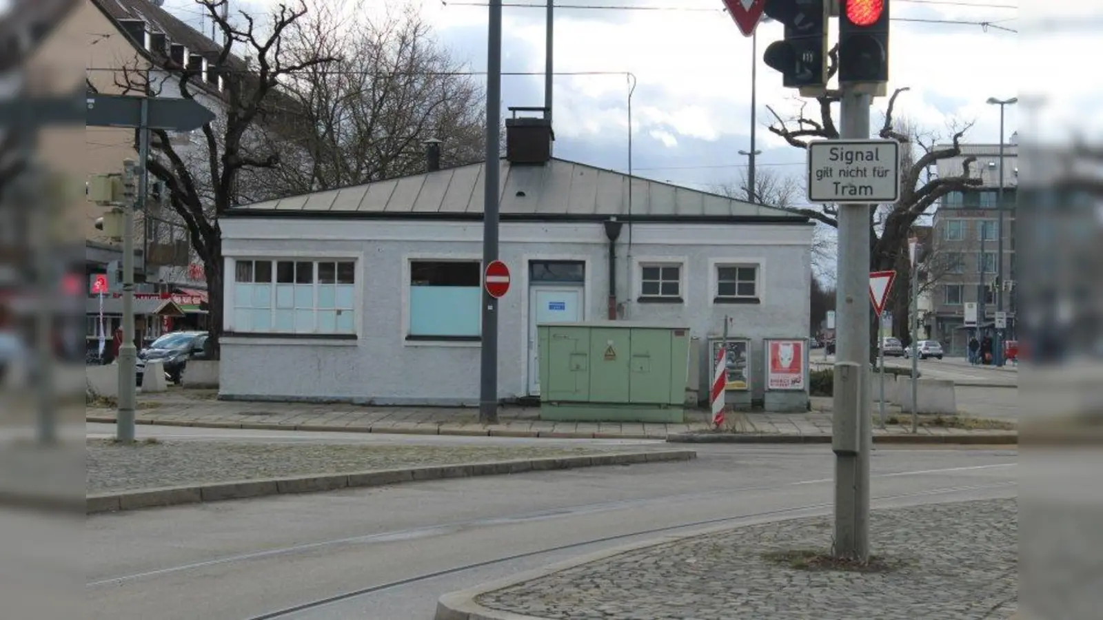 Wird definitiv nicht erhalten: das Tramhäuschen auf dem Romanplatz. (Foto: sb)