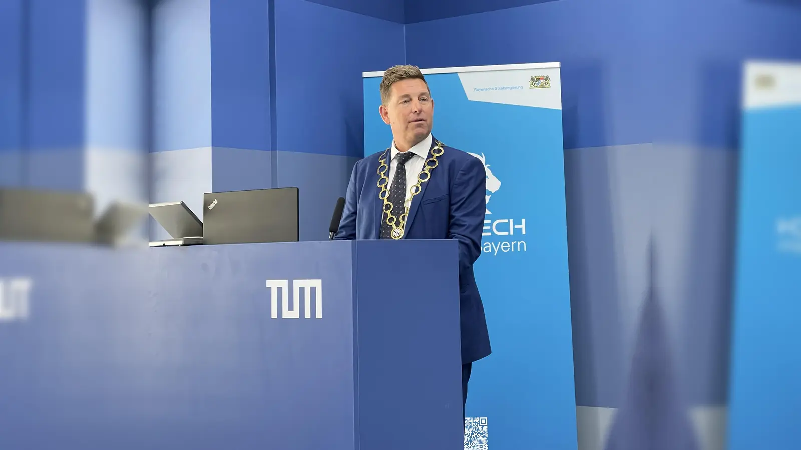 Bürgermeister Ullrich Sander ist stolz darauf, dass Taufkirchen zum Innovationsstandort von Weltrang wächst. (Foto: hw)