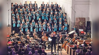 Es singen und musizieren der Chor von St. Emmeram und das Regensburger Kammerorchester unter der Leitung von Armin Jäck.	 (Foto: Janine Stengel-Lewis)