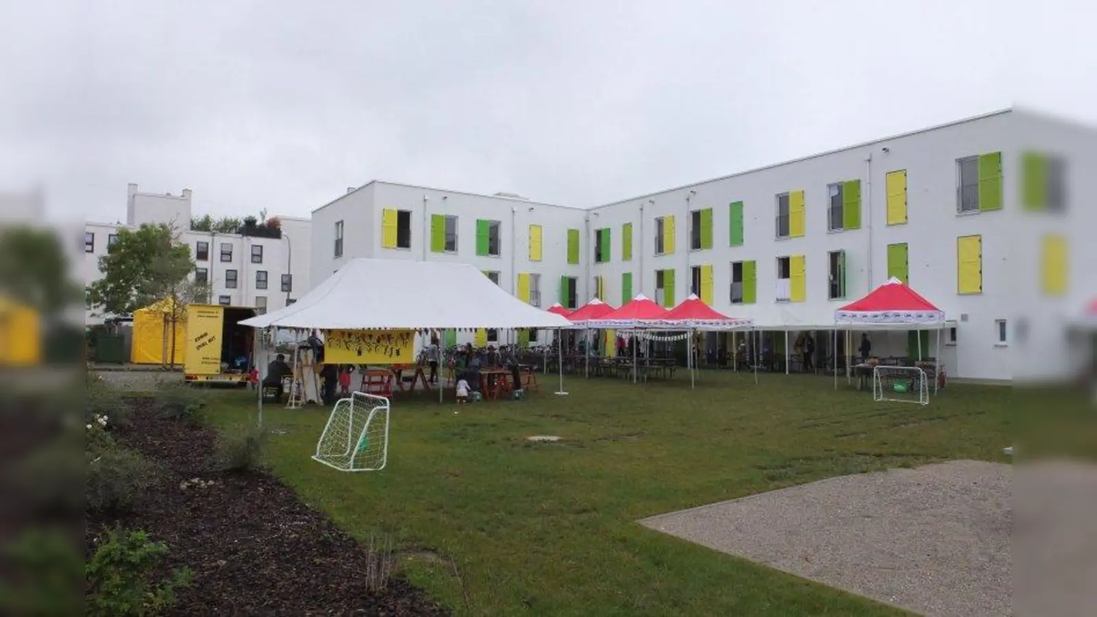 Feierlich eröffnet: Der helle Neubau ersetzt seit Juli die Leichtbauhalle. (Foto: pi)