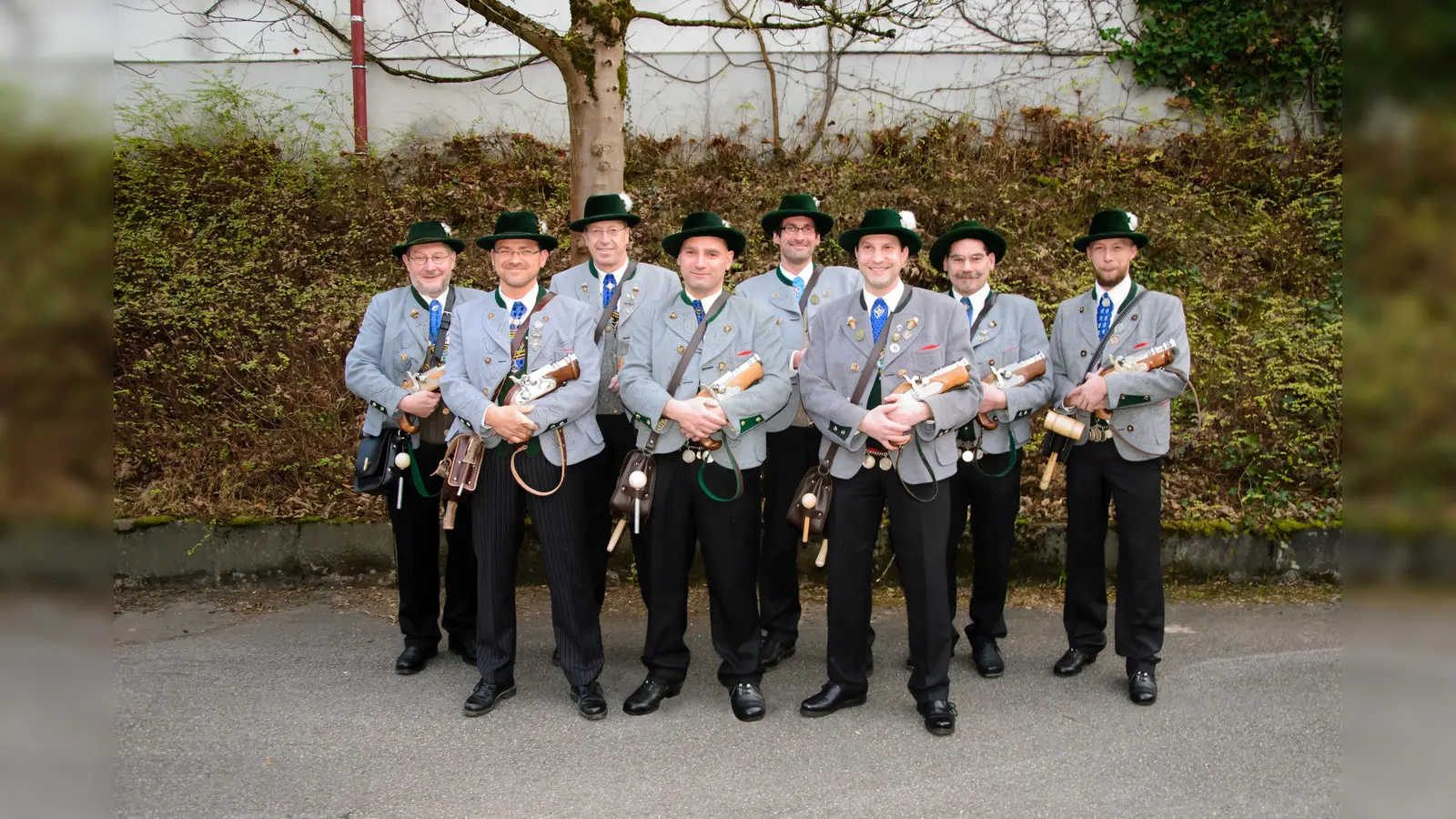 Die Böllerschützen des Trachtenvereins laden am 24. Dezember zum traditionellen Christkindlanschießen recht herzlich ein.  (Foto: D'Hachingertaler)